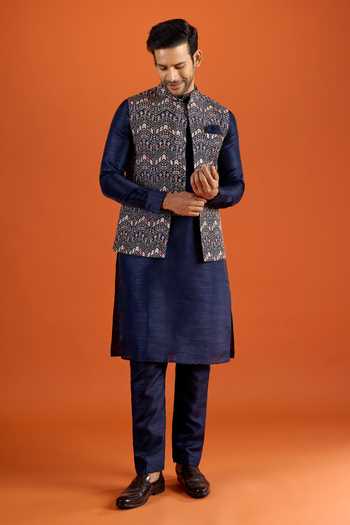 Arihant Rai Sinha Chevron Pattern Bundi Kurta Set 