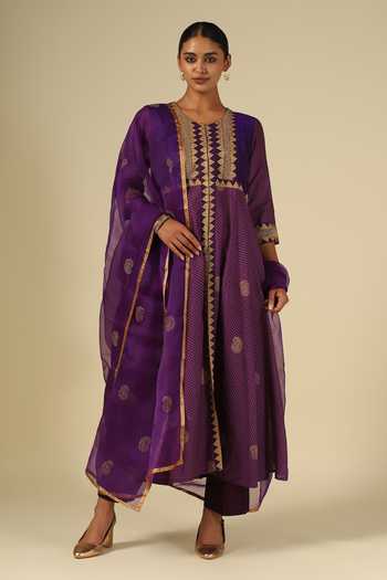 LATHA PUTTANNA Embroidered Kurta Set 