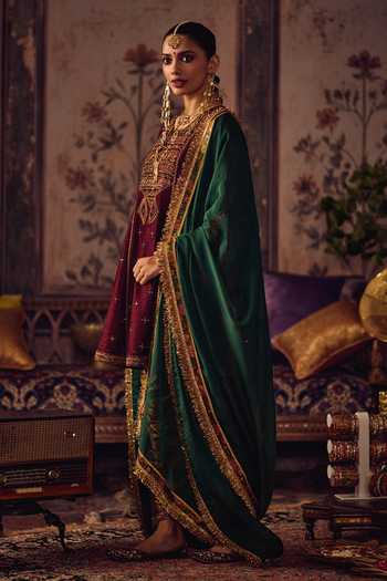 Reeti Arneja Virsa Mehroon Hara Kurta Set 