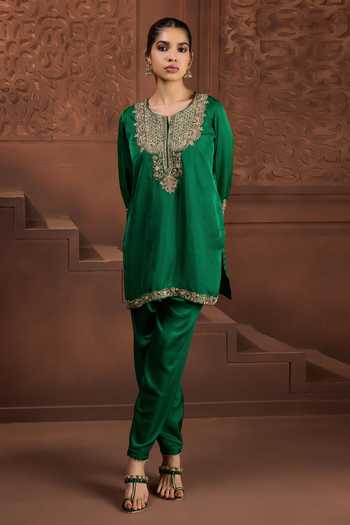 Aneesh Agarwaal Ratna Jyoti Embroidered Straight Kurta & Salwar Set 