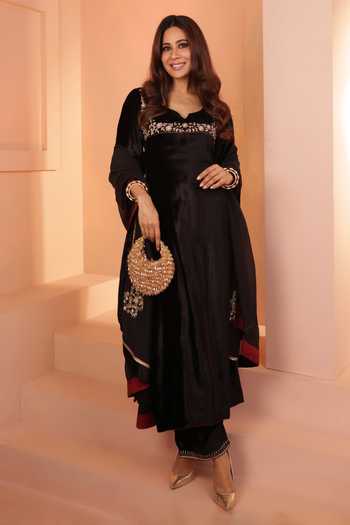 Karaj Jaipur Black Velvet Kurta Set 