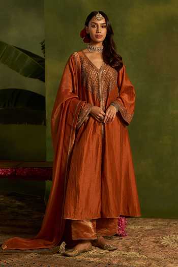 Kritika Dawar Mehrunisa Hand Embroidered Kurta Set 