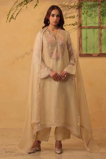 Label Niti Bothra Applique Yoke Embroidered Kurta & Pant Set 