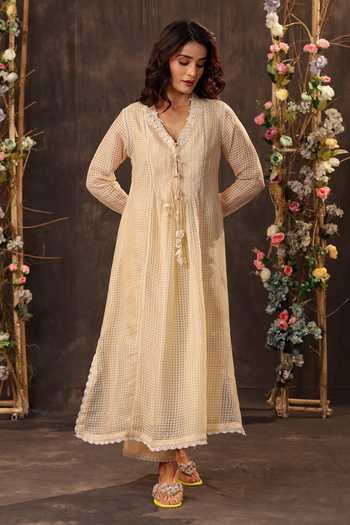 Label Niti Bothra Applique Embroidered Kurta & Pant Set 