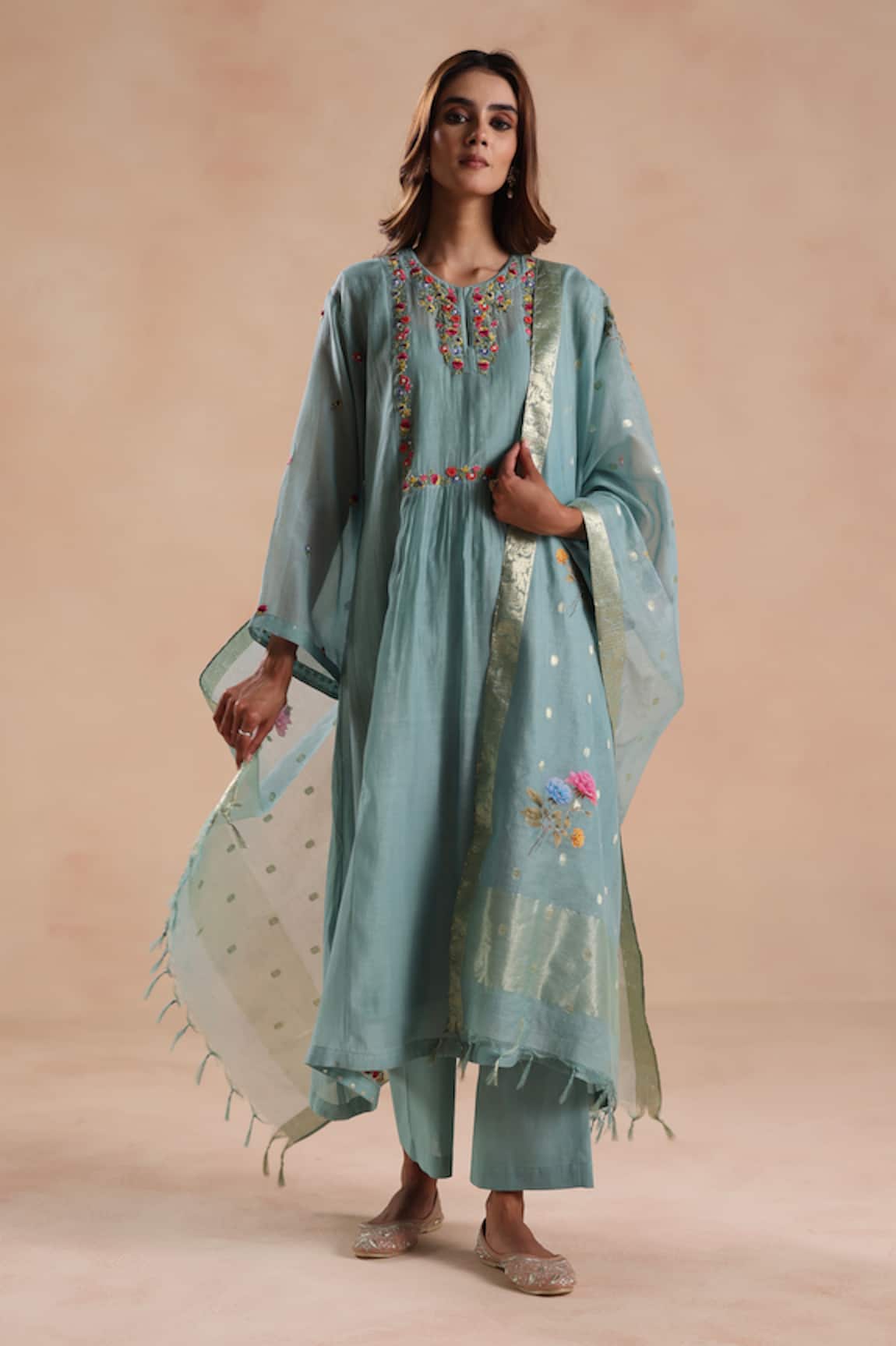 Begum Jheel Floral Embroidered Kurta Set 