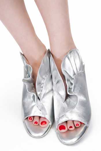 Chal Jooti Silver Conch Ruffled Heels 