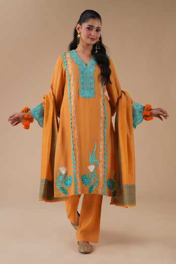 LAHARIO Surajmukhi Lace Work Kurta Set 
