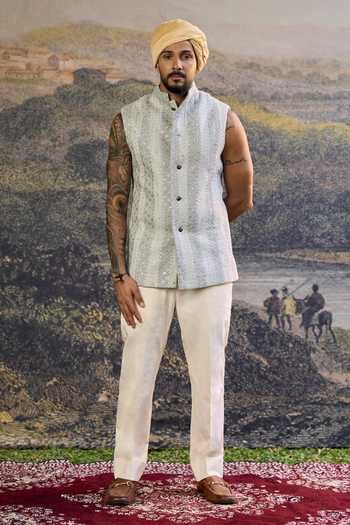 Itrh Zoravar Chikankari Work Bundi & Pant Set 