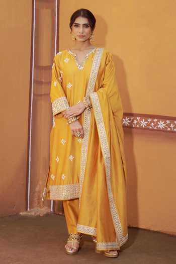 Thetaa Hand Embroidered Mirror Work Kurta Set 