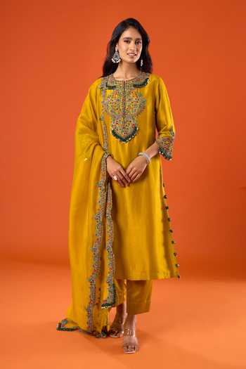 Prisho Embroidered Kurta Pant Set 