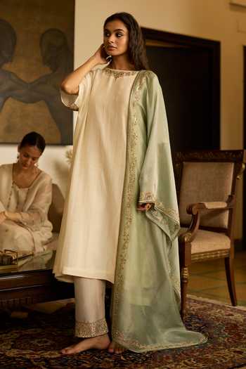 Sarang Kaur Inayat Embroidered Back Yoke Kurta Set 