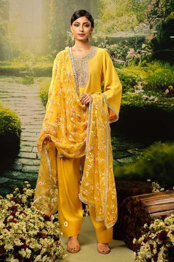 Priyaa Sania Embroidered Kurta Set 
