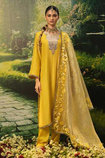 Priyaa Zenia Embroidered Kurta Set 