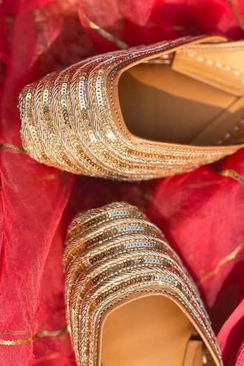 Kurrbat Chandelier Embroidered Juttis 