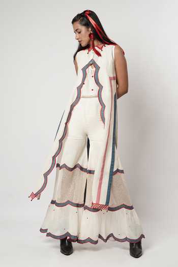 Shwetanga Scallop Bordered Cape Sharara Set 