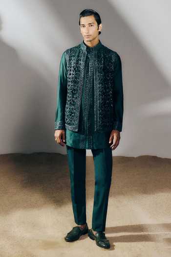 Amaare Prana Embroidered Bundi & Kurta Set