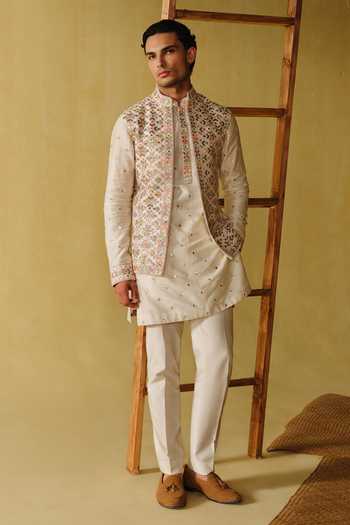 Amaare Bagh Embroidered Bundi Kurta Set