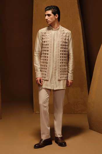 Amaare Noor Gota Patti Embroidered Bundi & Kurta Set