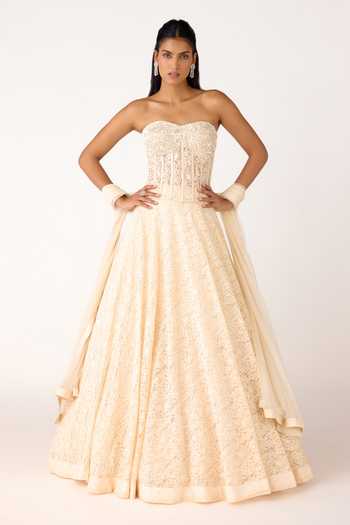Basanti Kapde aur Koffee Embroidered Chantilly Lehenga Set 