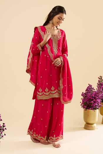 Samyukta Singhania Embroidered Kurta Set 