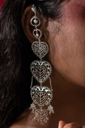 Manner Rakaan Heart Shaped Long Earrings 