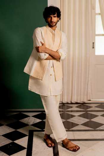 17:17 By Simmi Saboo Panelled Bundi Kurta Set