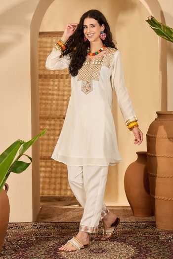 Jhambthreads Embroidered Kurta & Pant Set 