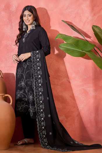 Jhambthreads Embroidered Kurta Set 
