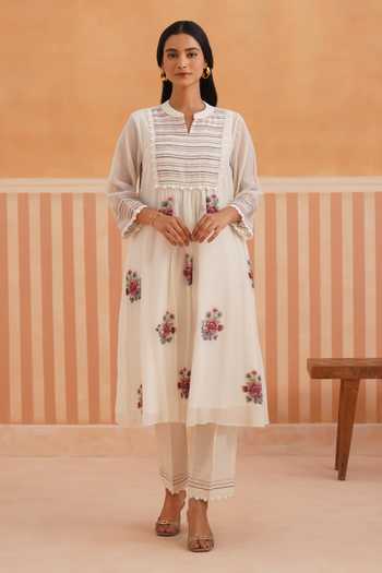 OMI Thread Embroidered Kurta Set 