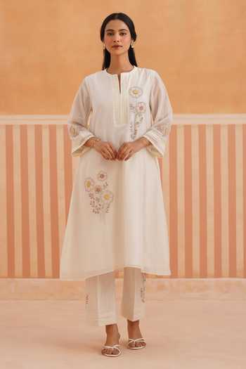 OMI Mul Chanderi Embroidered Kurta & Pant Set 