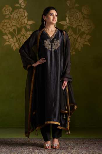 Almaari By Pooja Patel Romisha Embroidered Yoke Kurta Set 