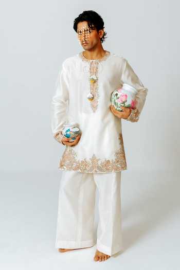 Wabi Sabi By Anshum-Ritesh Kashmir Kairi Embroidered Kurta With Pant 
