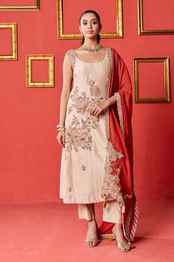 Studio Bagechaa Nanda Embroidered Kurta Set 