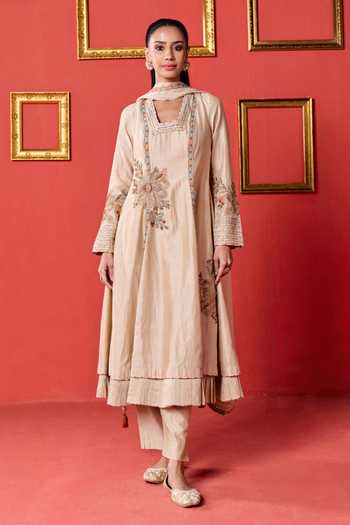 Studio Bagechaa Gori Placement Embroidered Kurta Set 