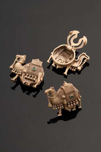 Cosa Nostraa Royal Camel Crest Button Covers - Set of 3 