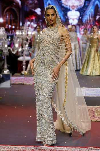 Itrh Sheeshmahal Jadau Gown 