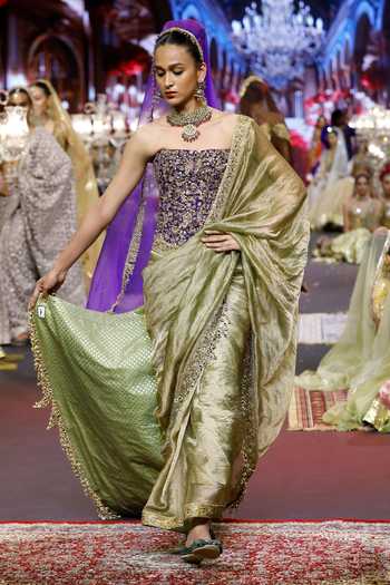 Itrh Neelrang Saree Set With Dupatta 