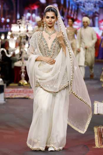 Itrh Noorika Saree With Embroidered Kurta 