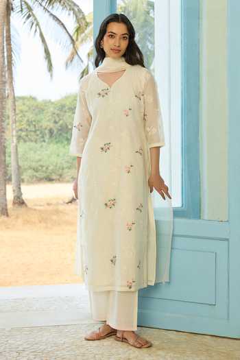 Vaayu Ivory Thread Embroidered Kurta Set 