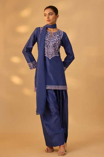 The Aarya Contrast Embroidered Kurta Set 