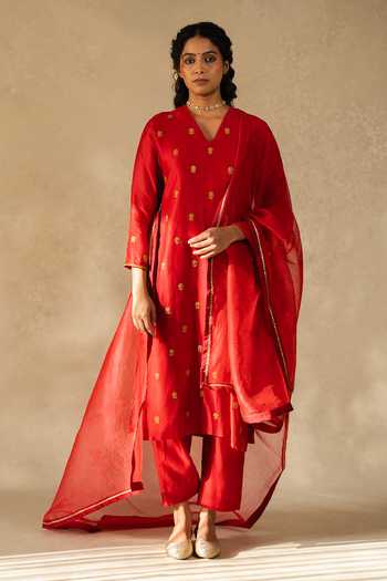 KAJAL AGRAWAL Handwoven Chanderi Silk Kurta Set 