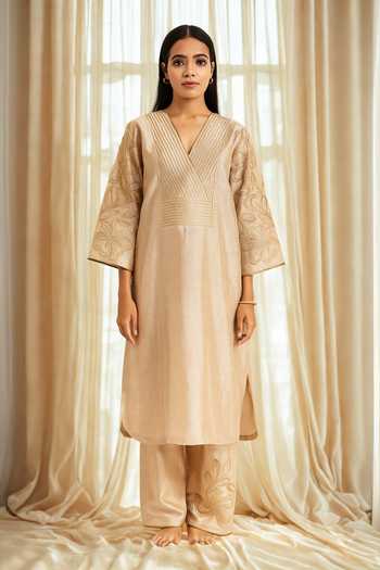 Nikita Vishakha Raw Silk Kurta & Pant Set 