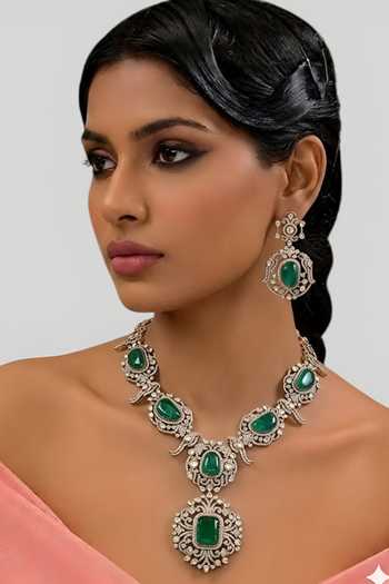 Auraa Trends Green Kundan Necklace Set 