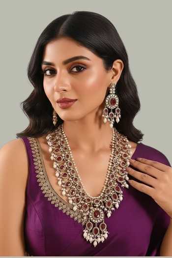 Auraa Trends Royal Kundan Embellished Necklace Set 