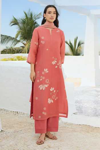 Vaayu Hibiscus Applique Kurta Set 