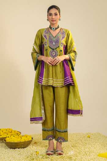 Roohbyridhimaa Swara Embroidered Short Kurta Set 