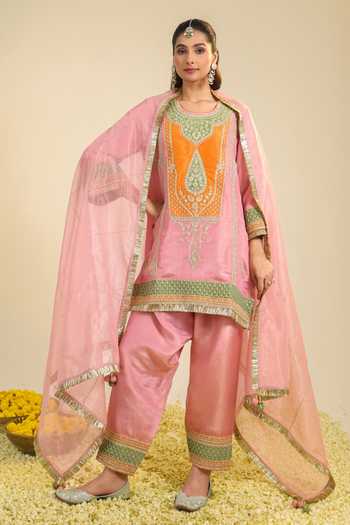 Roohbyridhimaa Pink Raag Embroidered Kurta Set 