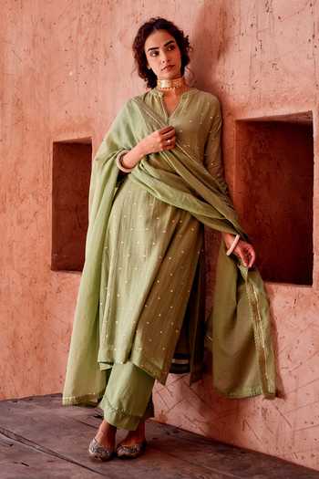 Karaj Jaipur Scattered Floral Mul Cotton Kurta Set 