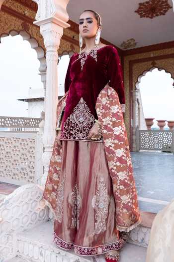 Tarrz Hand Embroidered Kurta Set 