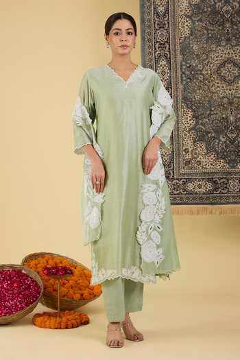 BAIDEHI Embroidered Dupatta & Kurta Set 